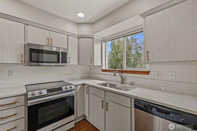 527 Neff Circle, Burlington, WA 98233