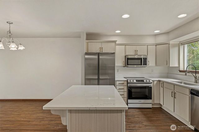 527 Neff Circle, Burlington, WA 98233