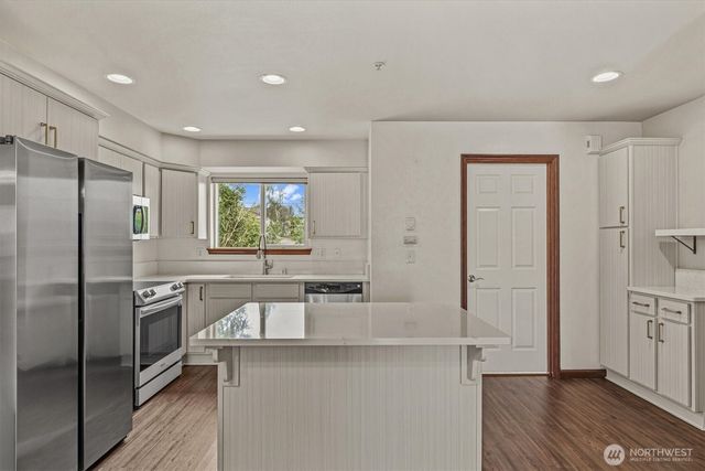527 Neff Circle, Burlington, WA 98233