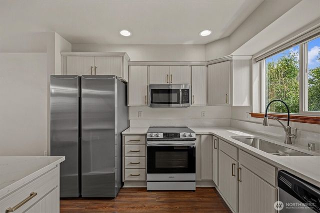 527 Neff Circle, Burlington, WA 98233