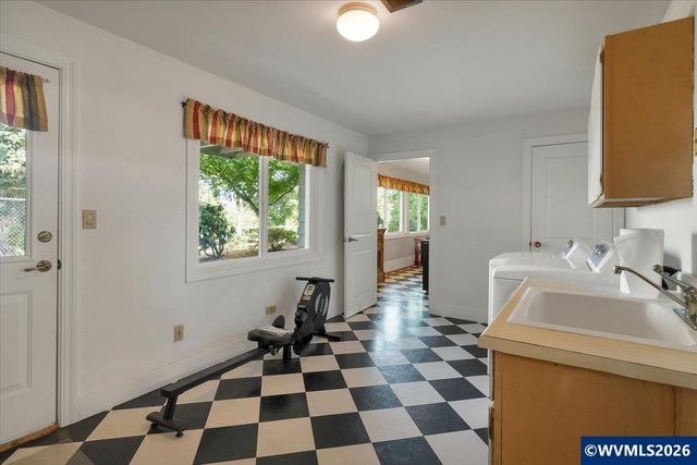 1225 Hillendale Dr SE, Salem, OR 97302