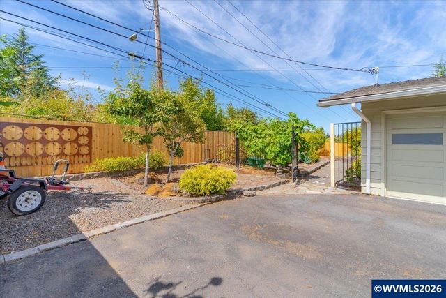 1225 Hillendale Dr SE, Salem, OR 97302