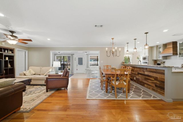 1143 Park Ln, Gulf Breeze, FL 32563