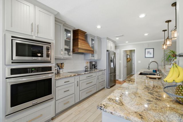 1143 Park Ln, Gulf Breeze, FL 32563