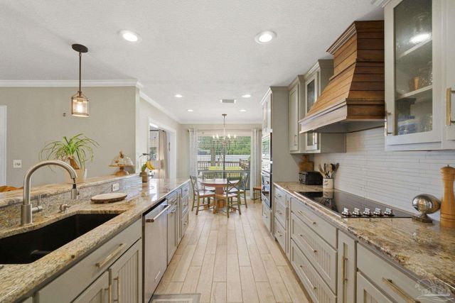 1143 Park Ln, Gulf Breeze, FL 32563