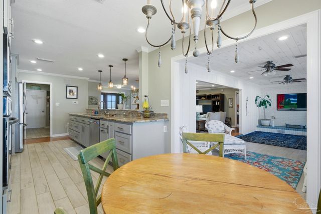 1143 Park Ln, Gulf Breeze, FL 32563
