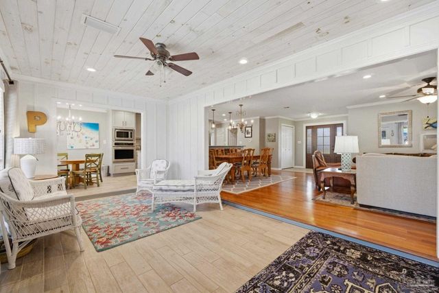 1143 Park Ln, Gulf Breeze, FL 32563