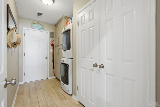 1143 Park Ln, Gulf Breeze, FL 32563