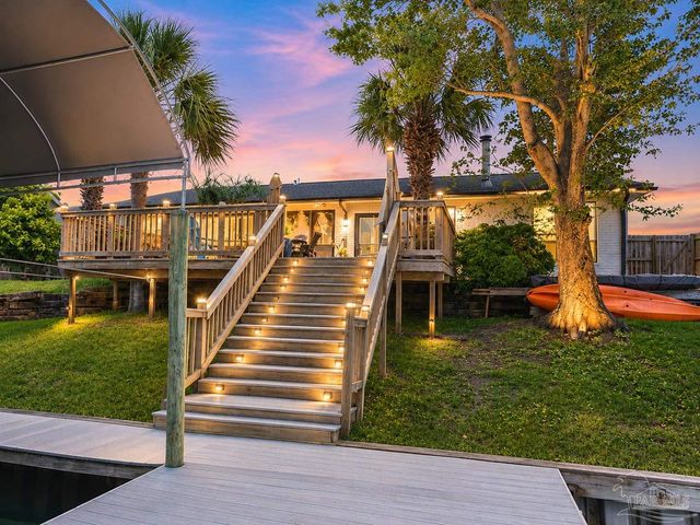 1143 Park Ln, Gulf Breeze, FL 32563