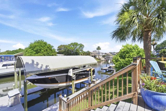 1143 Park Ln, Gulf Breeze, FL 32563