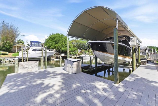 1143 Park Ln, Gulf Breeze, FL 32563