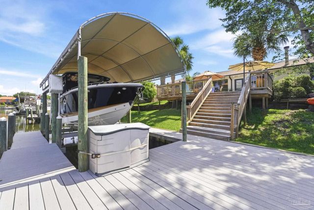 1143 Park Ln, Gulf Breeze, FL 32563