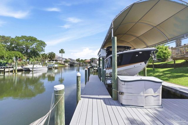 1143 Park Ln, Gulf Breeze, FL 32563