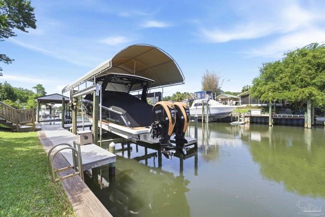 1143 Park Ln, Gulf Breeze, FL 32563