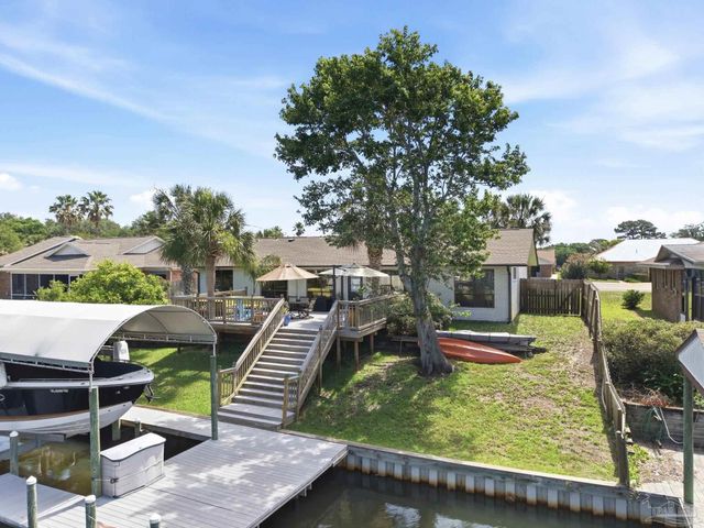 1143 Park Ln, Gulf Breeze, FL 32563