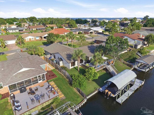 1143 Park Ln, Gulf Breeze, FL 32563