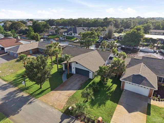 1143 Park Ln, Gulf Breeze, FL 32563