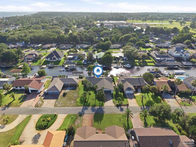1143 Park Ln, Gulf Breeze, FL 32563