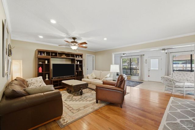 1143 Park Ln, Gulf Breeze, FL 32563