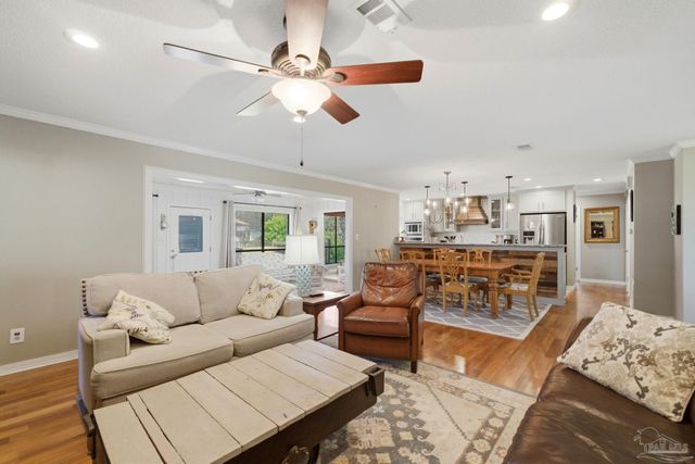1143 Park Ln, Gulf Breeze, FL 32563