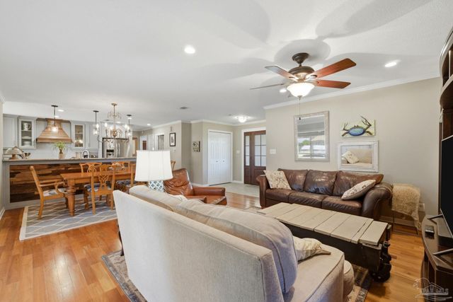 1143 Park Ln, Gulf Breeze, FL 32563