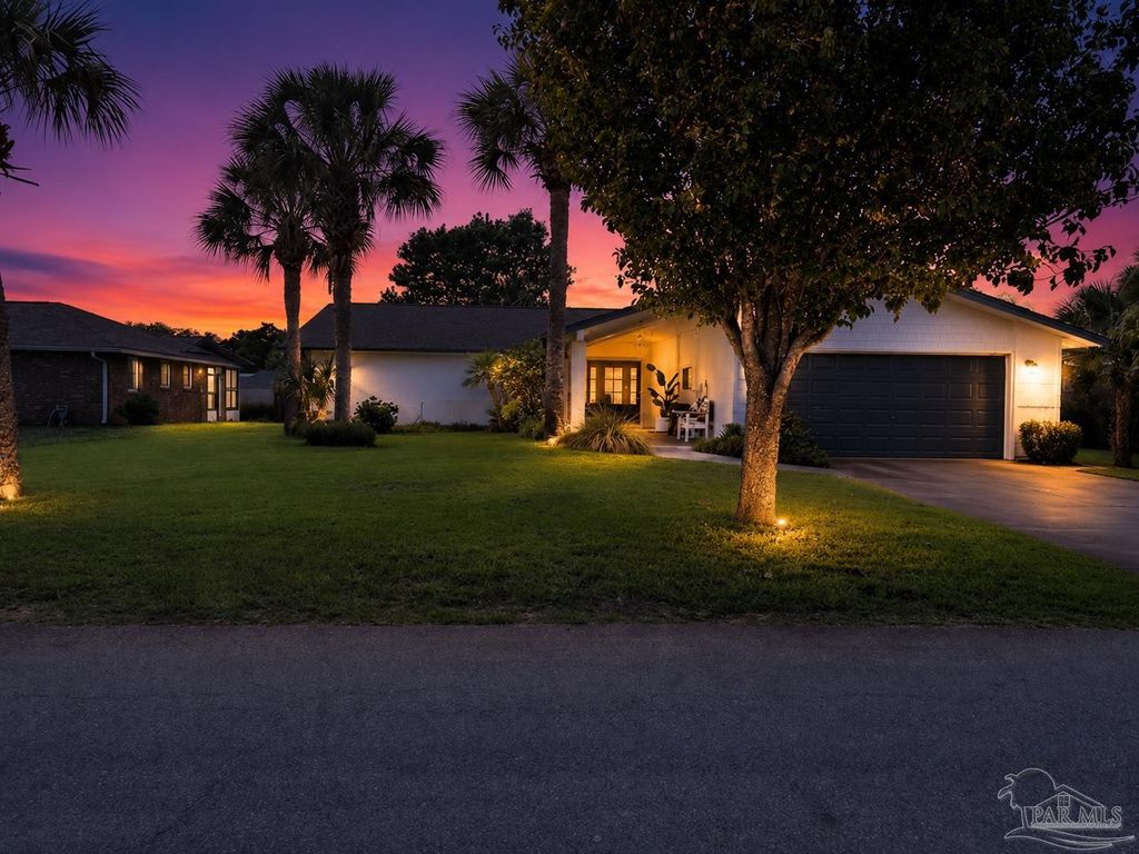 1143 Park Ln, Gulf Breeze, FL 32563