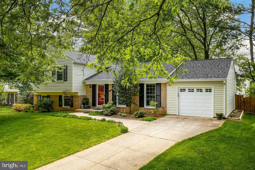 9501 WALLINGFORD DR, Burke, VA 22015