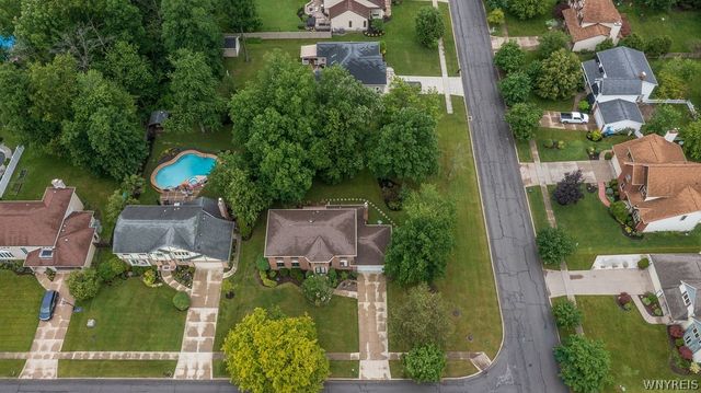 47 Woodstock Road, Grand Island, NY 14072