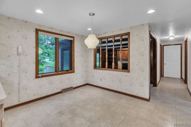 47 Woodstock Road, Grand Island, NY 14072