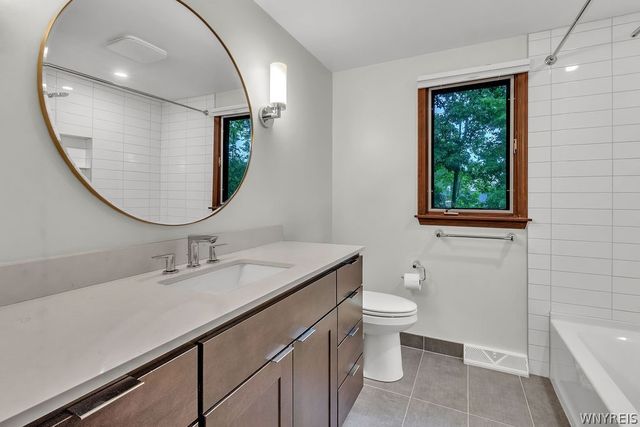 47 Woodstock Road, Grand Island, NY 14072