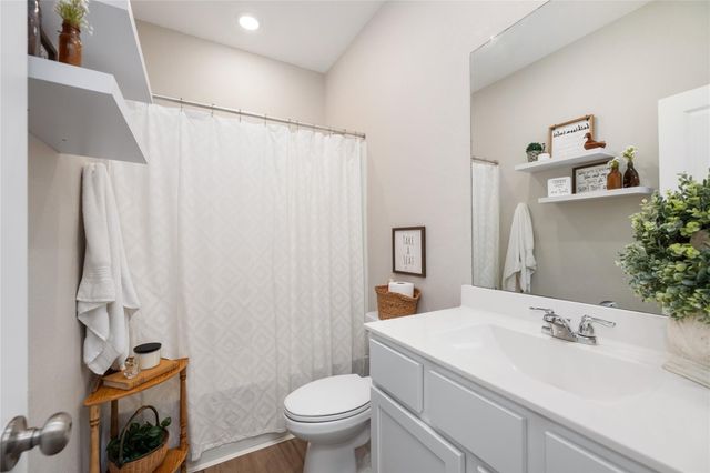 7206 Oakmont Avenue, Baytown, TX 77523