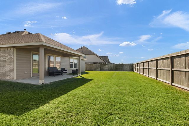7206 Oakmont Avenue, Baytown, TX 77523