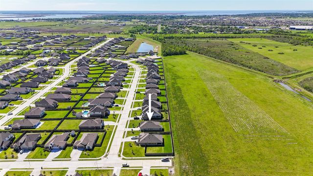 7206 Oakmont Avenue, Baytown, TX 77523