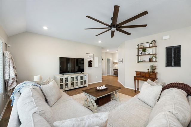 7206 Oakmont Avenue, Baytown, TX 77523