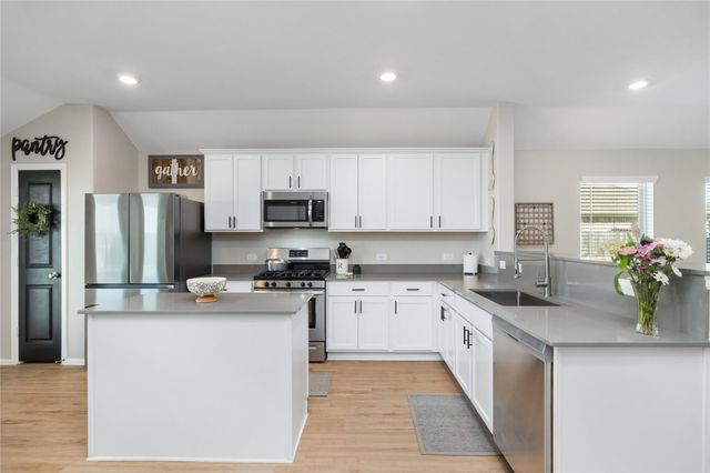 7206 Oakmont Avenue, Baytown, TX 77523