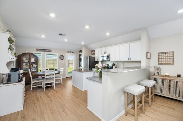 7206 Oakmont Avenue, Baytown, TX 77523