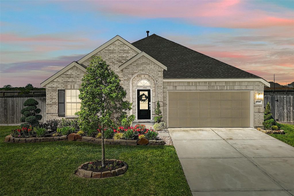 7206 Oakmont Avenue, Baytown, TX 77523