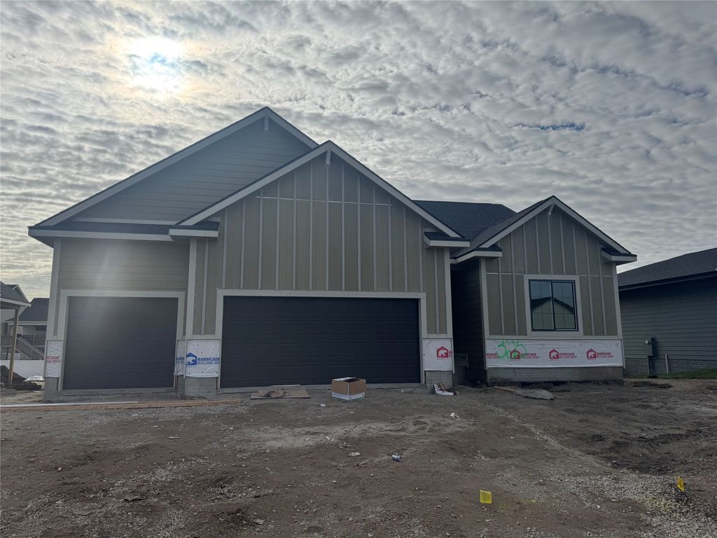 325 11th Street NW, Bondurant, IA 50035