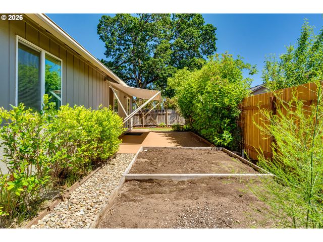 1060 TYSON Ln, Eugene, OR 97404
