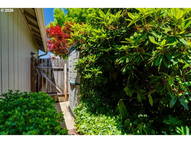 1060 TYSON Ln, Eugene, OR 97404