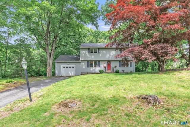 21 Overlook Place, Trumbull, CT 06611