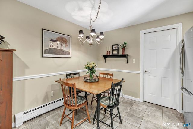 21 Overlook Place, Trumbull, CT 06611