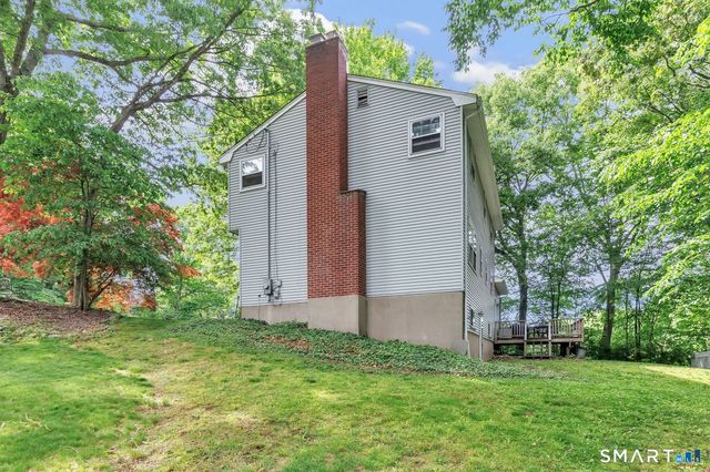 21 Overlook Place, Trumbull, CT 06611