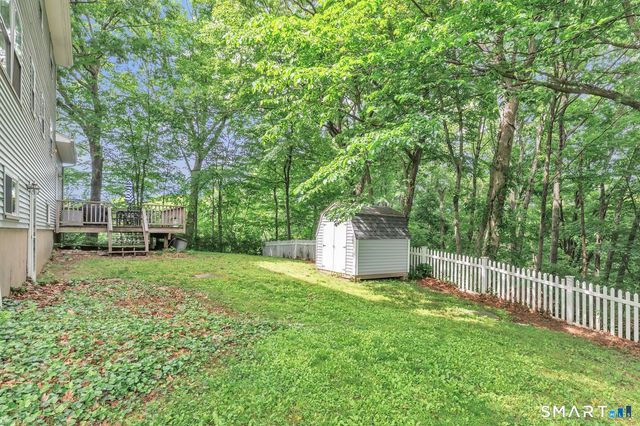 21 Overlook Place, Trumbull, CT 06611