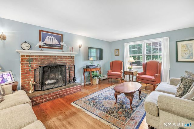 21 Overlook Place, Trumbull, CT 06611
