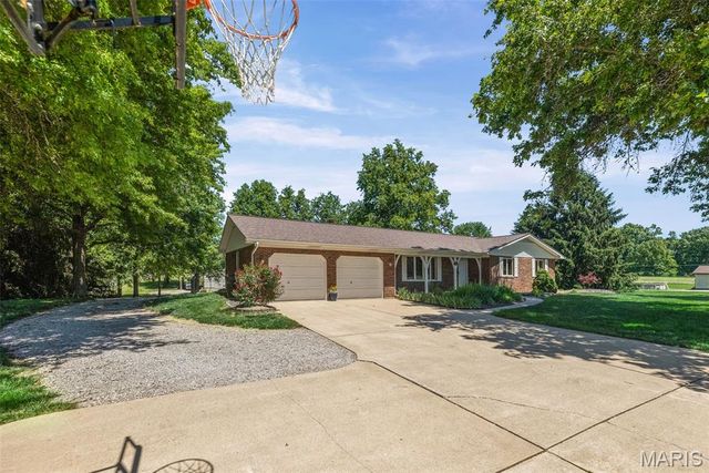 4734 Drda Lane, Edwardsville, IL 62025