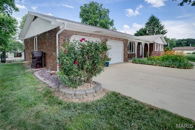 4734 Drda Lane, Edwardsville, IL 62025