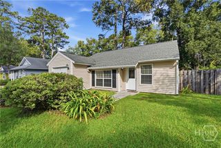 2 E White Hawthorne Drive, Savannah, GA 31419