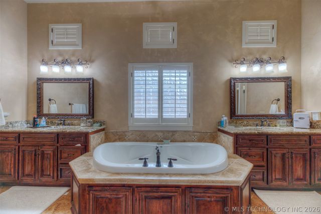 9505 N 144th East Avenue, Owasso, OK 74055