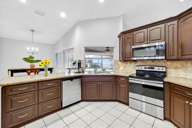1210 Fairfax Ct, Weston, FL 33326